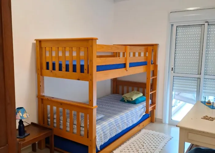 Apartamento, Ampla Sacada Com Vista Para O Mar!