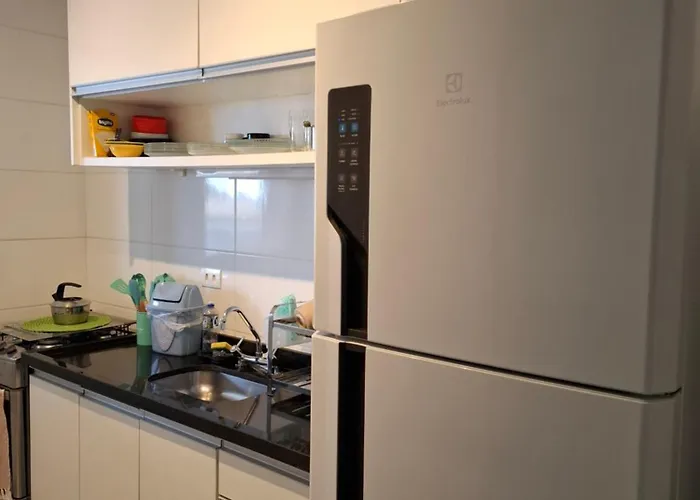 Apartamento, Ampla Sacada Com Vista Para O Mar!