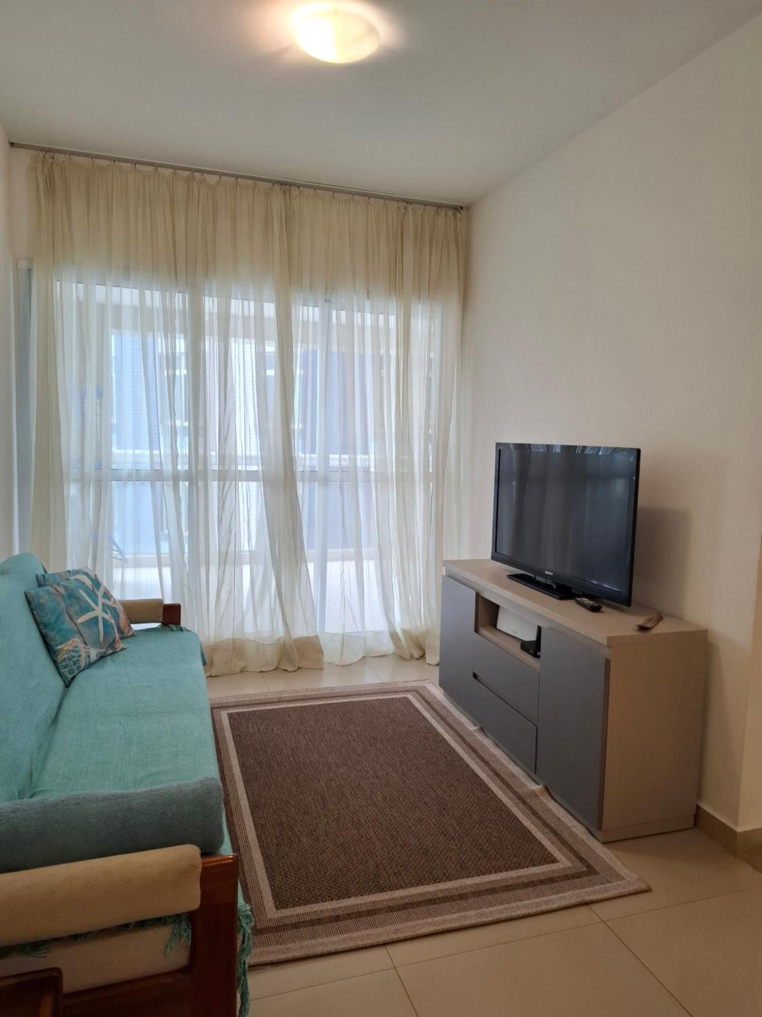 Apartamento, Ampla Sacada Com Vista O Mar! *