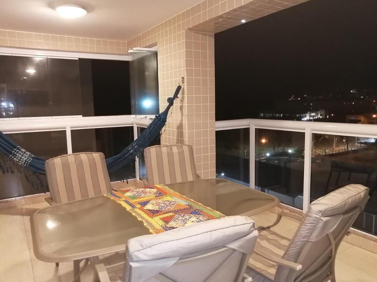 Apartamento, Ampla Sacada Com Vista O Mar!